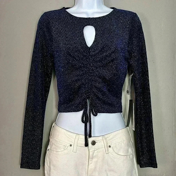 Lily White Keyhole Channel Front Top (478) - Picture 3 of 14